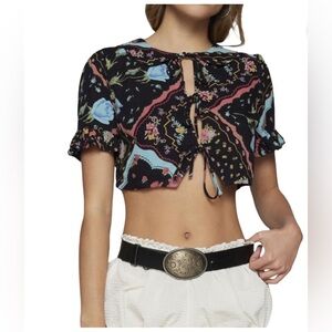 🆕Kimchi Blue Black Floral Saturday Tie-Front Crop Top S🆕